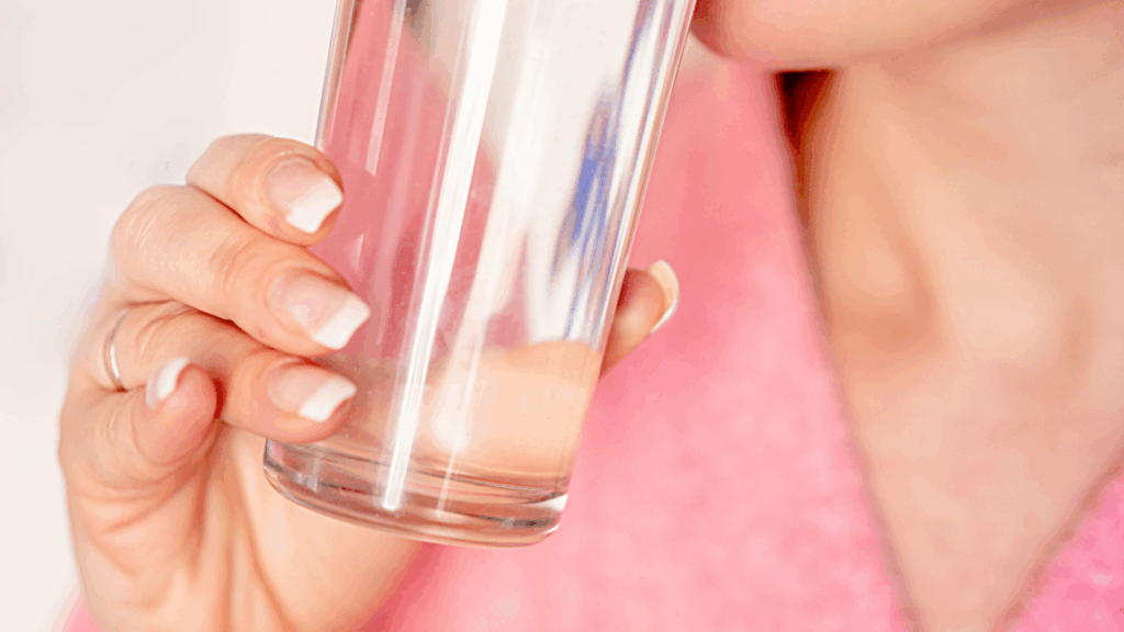 7 gewoontes stressvrij, water met citroen