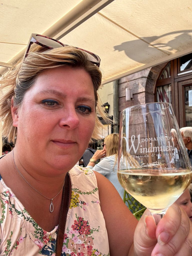 Melody op een terras in Colmar, France. Een (on) gezonde leefstijl